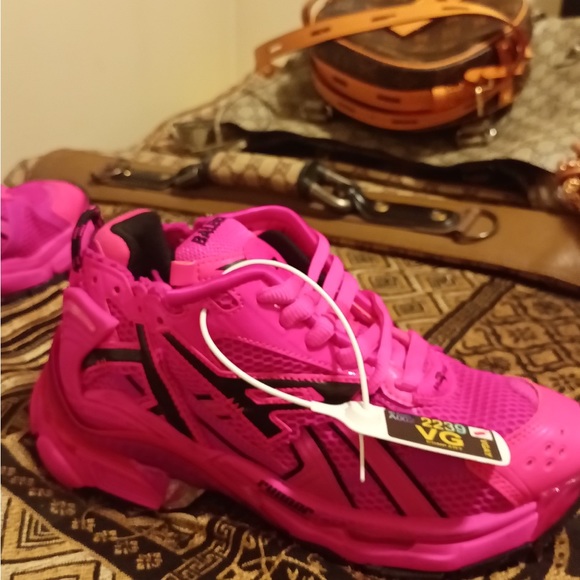 balenciaga shoes size 38 which is a size 7 in women’s only wore twice - Picture 1 of 3